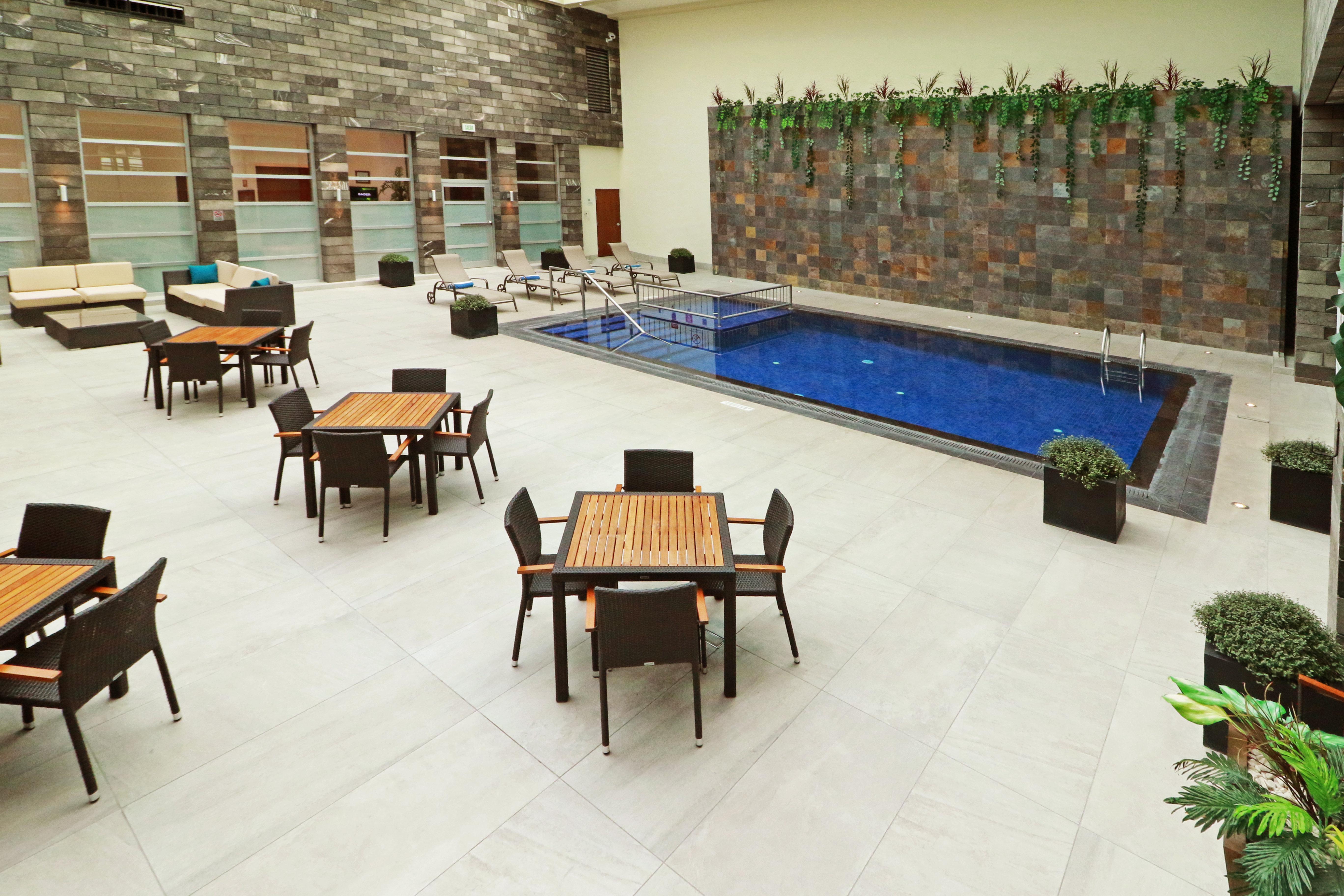 Holiday Inn & Suites Plaza Mayor By Ihg Леон Екстериор снимка
