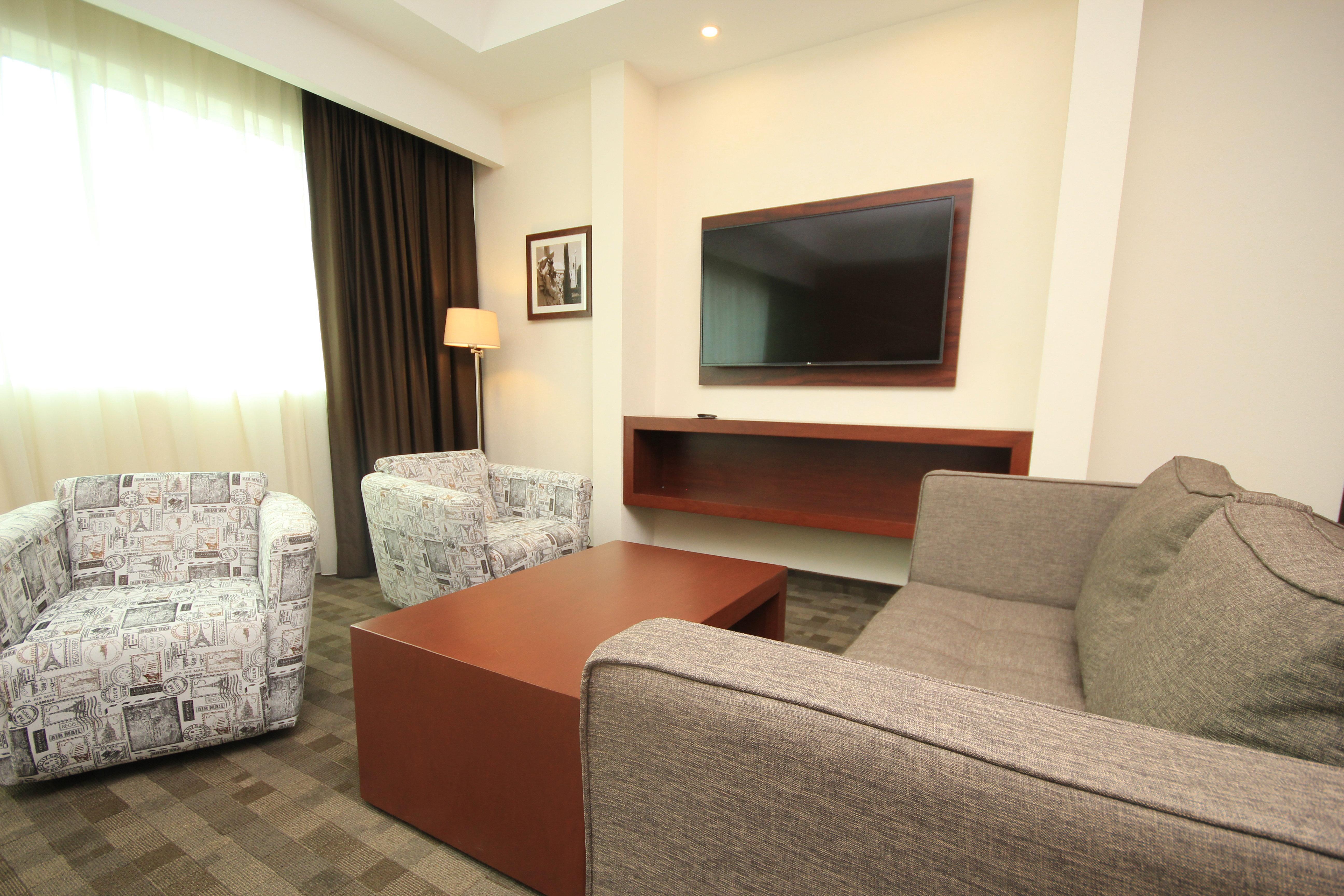 Holiday Inn & Suites Plaza Mayor By Ihg Леон Екстериор снимка