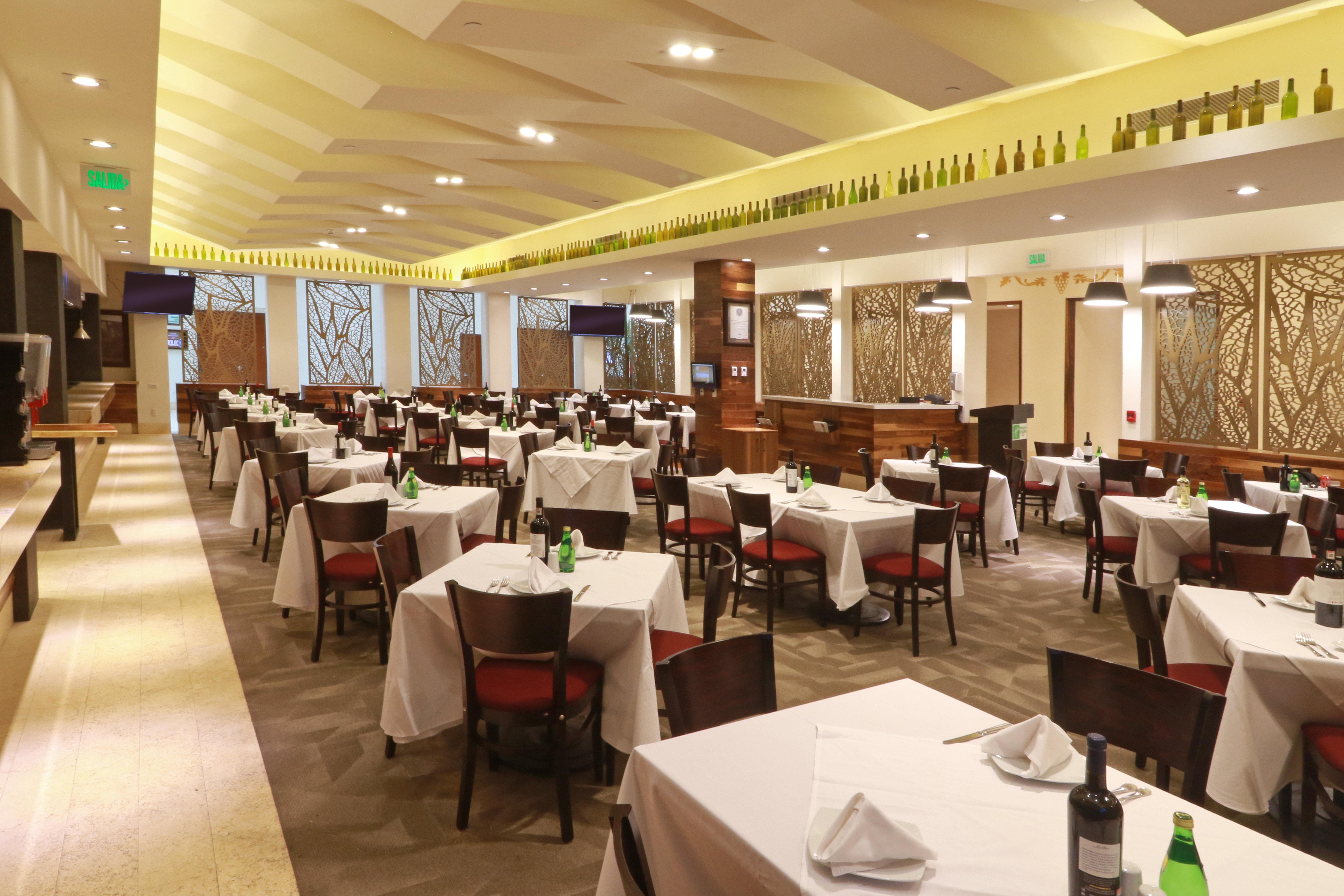 Holiday Inn & Suites Plaza Mayor By Ihg Леон Екстериор снимка