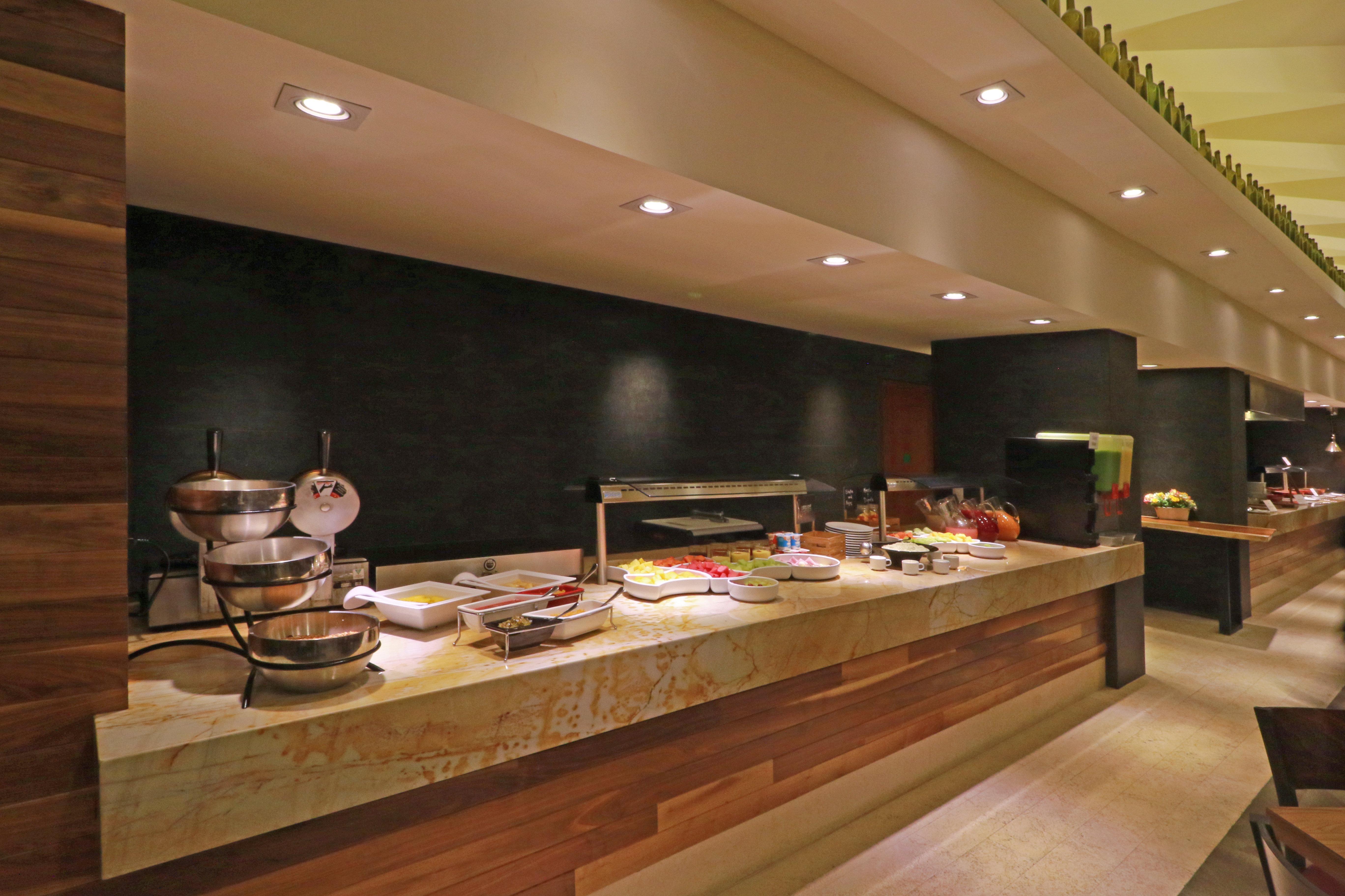 Holiday Inn & Suites Plaza Mayor By Ihg Леон Екстериор снимка