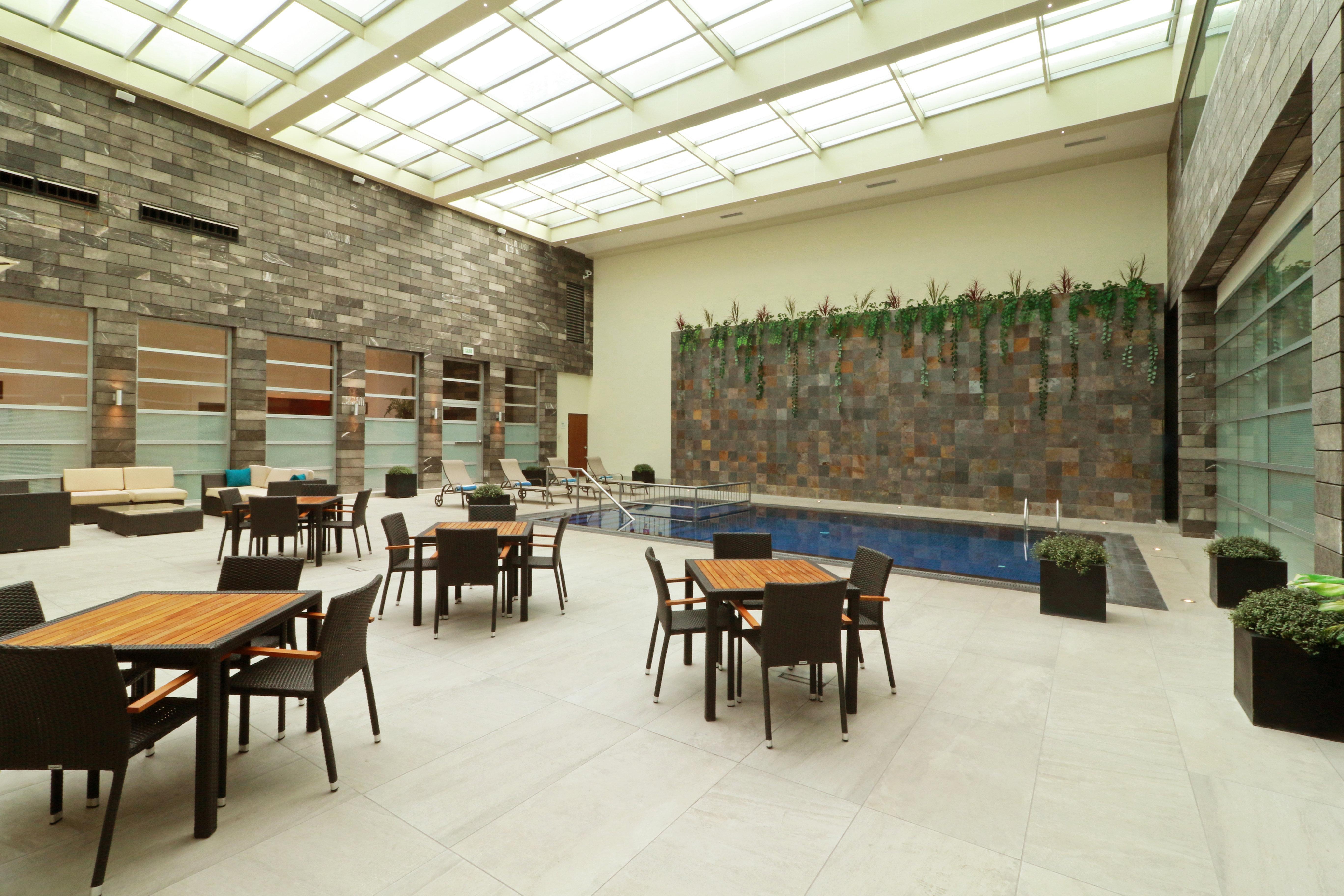Holiday Inn & Suites Plaza Mayor By Ihg Леон Екстериор снимка