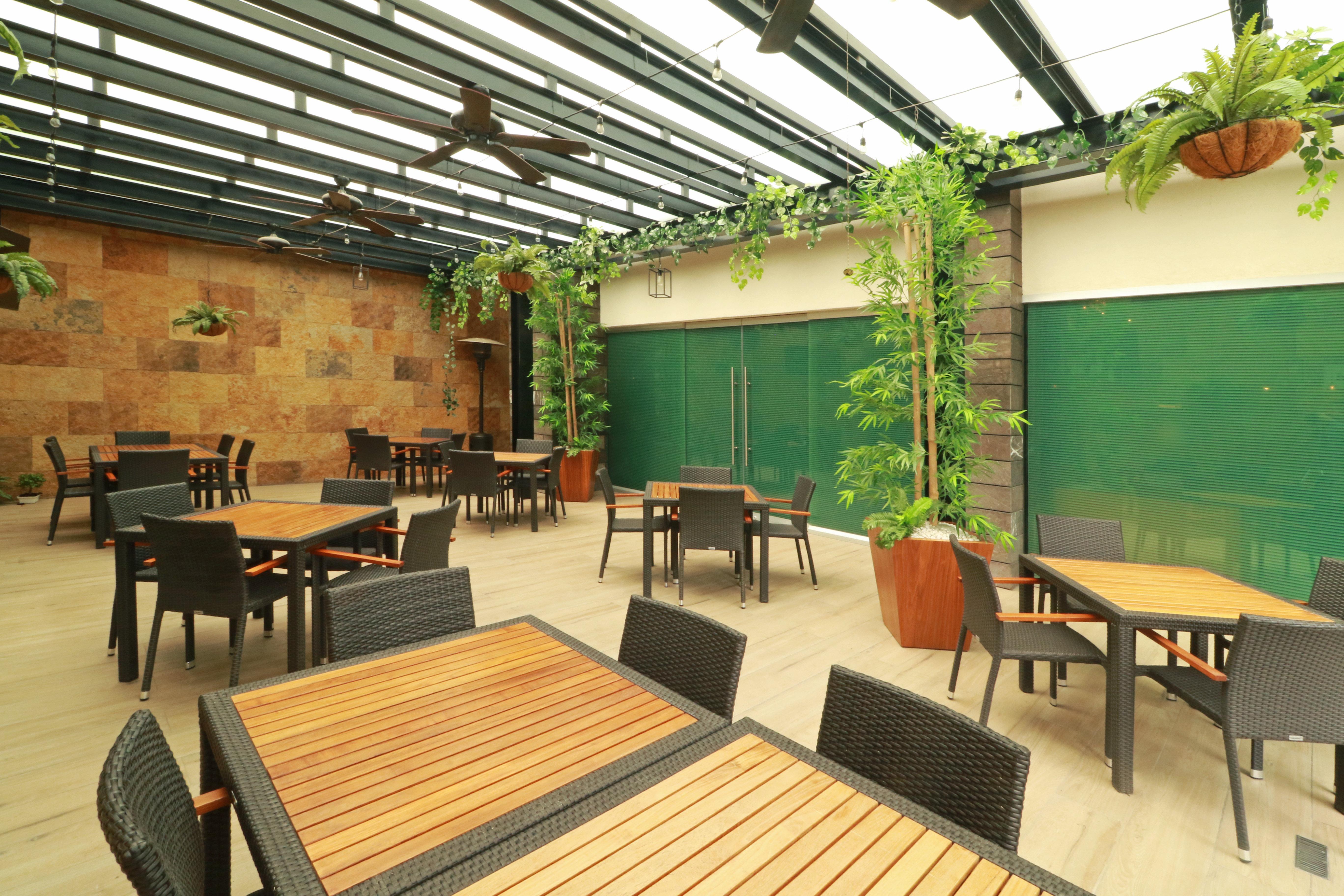 Holiday Inn & Suites Plaza Mayor By Ihg Леон Екстериор снимка