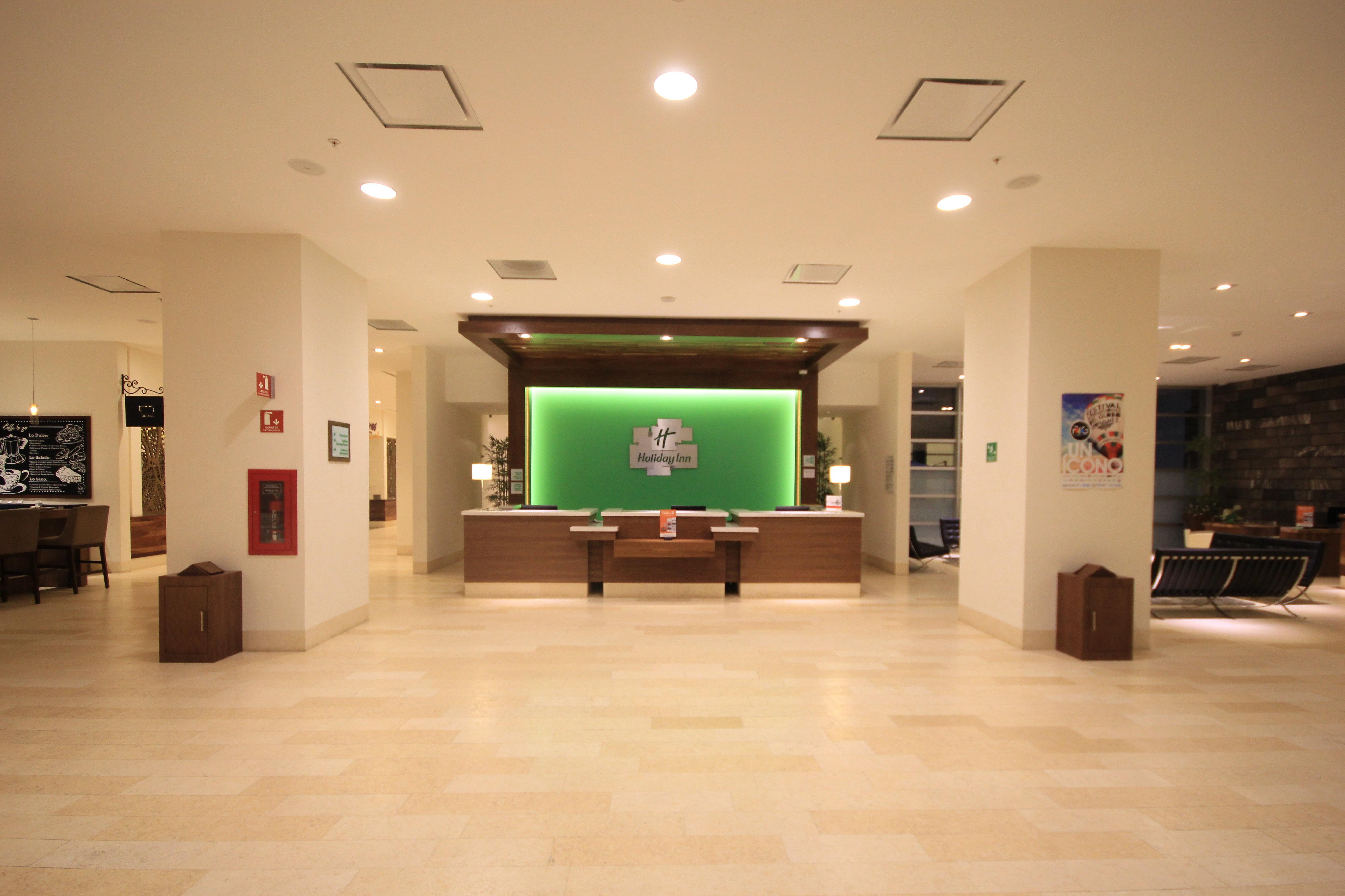 Holiday Inn & Suites Plaza Mayor By Ihg Леон Екстериор снимка