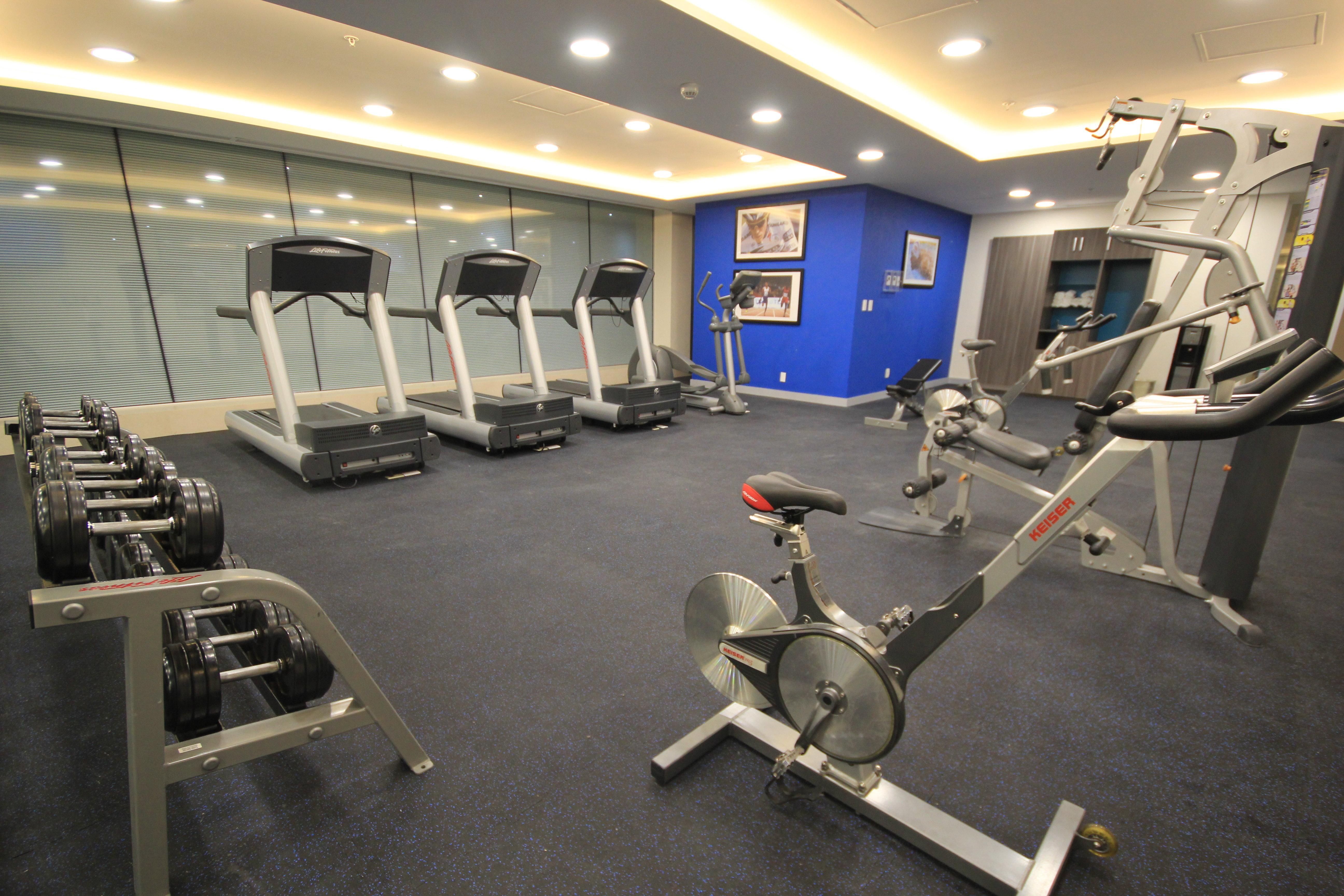 Holiday Inn & Suites Plaza Mayor By Ihg Леон Екстериор снимка