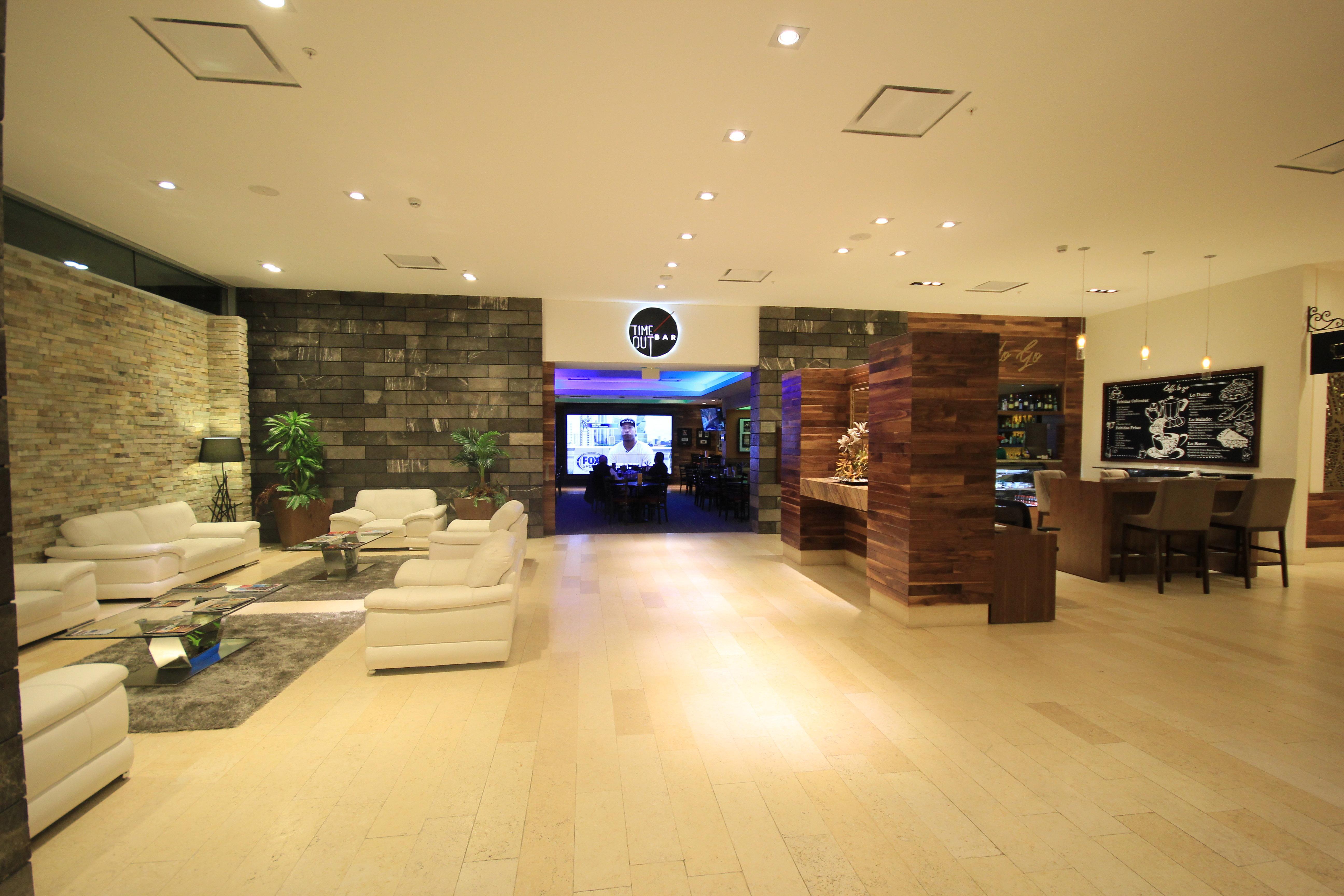 Holiday Inn & Suites Plaza Mayor By Ihg Леон Екстериор снимка