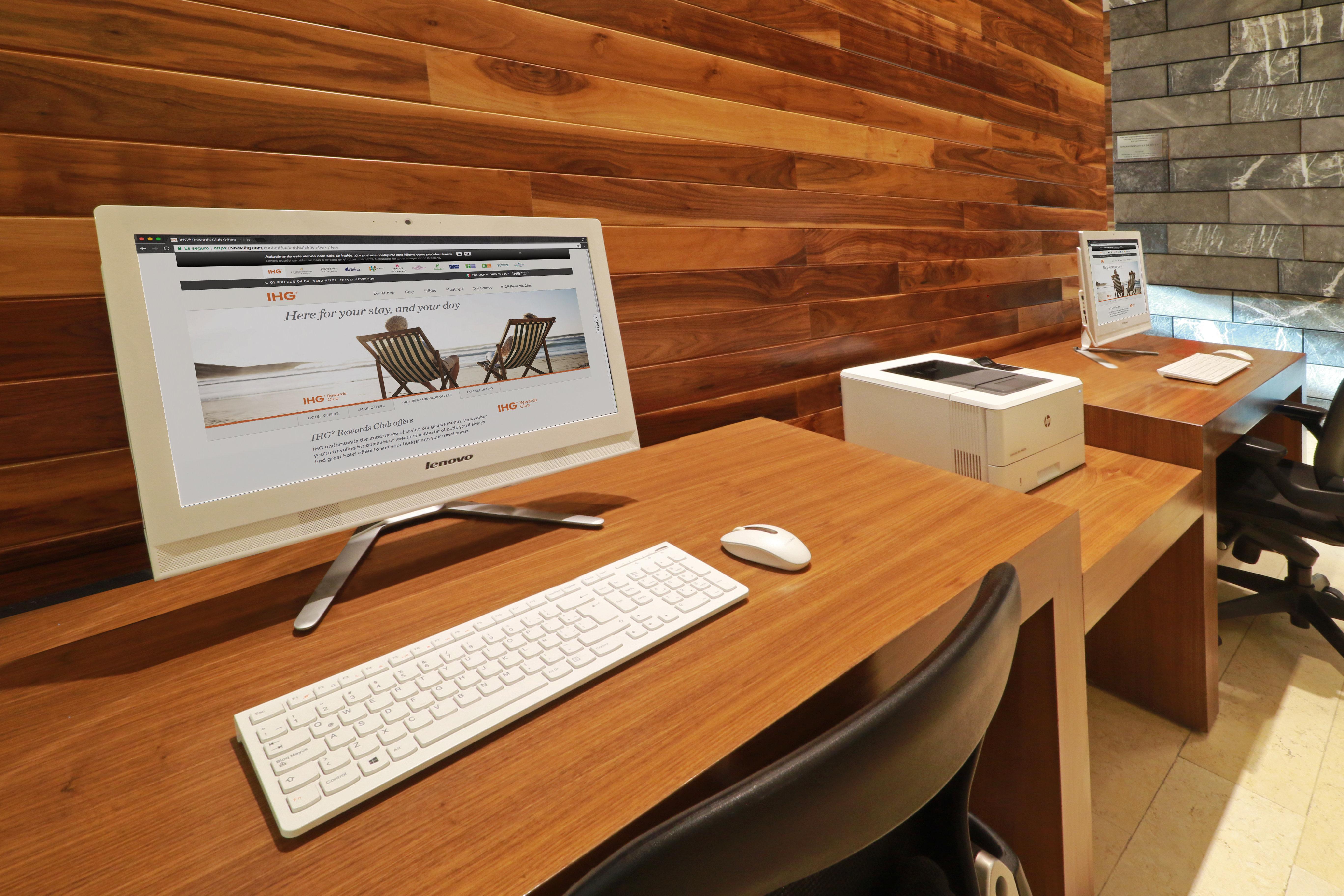 Holiday Inn & Suites Plaza Mayor By Ihg Леон Екстериор снимка