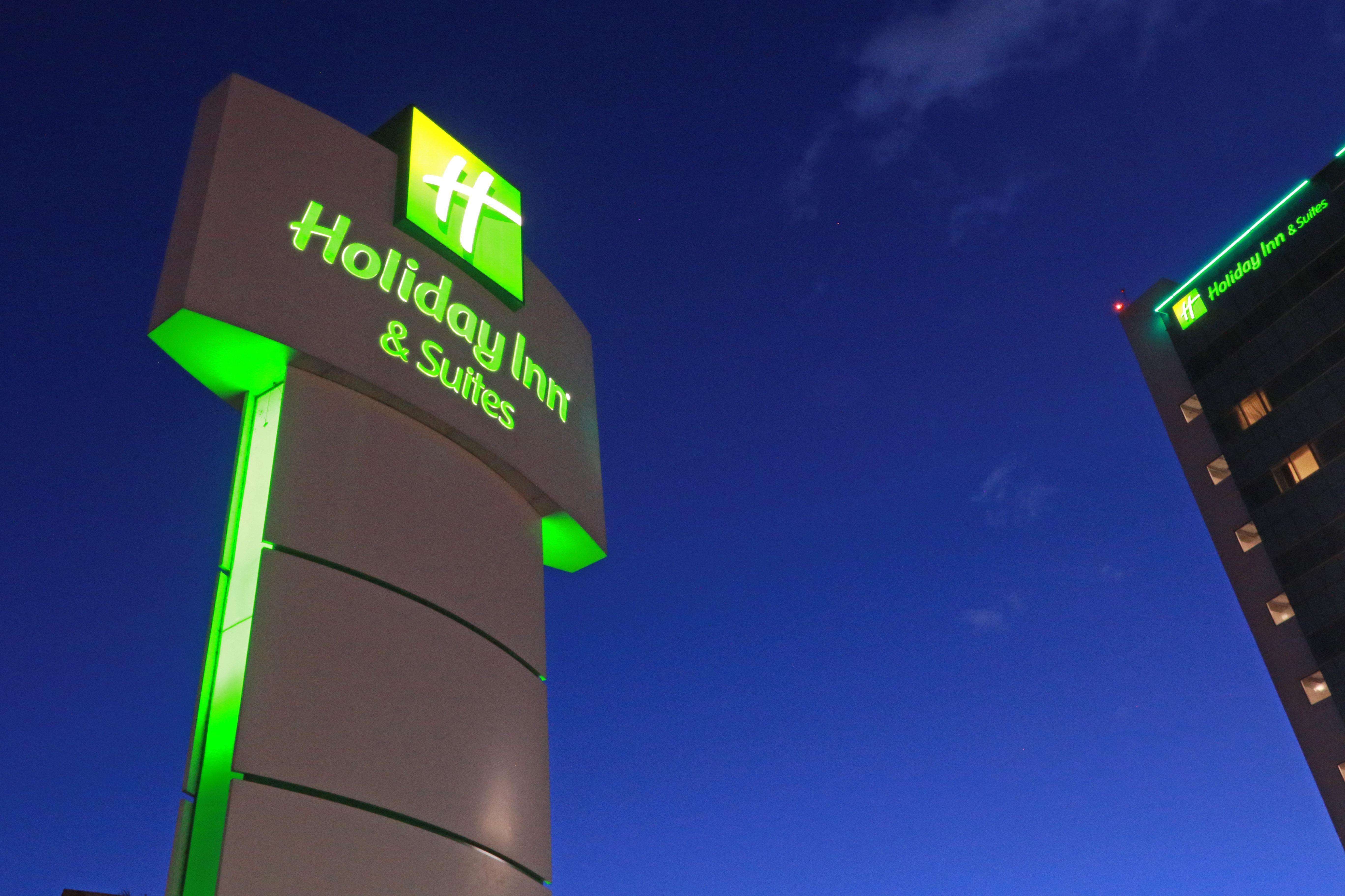 Holiday Inn & Suites Plaza Mayor By Ihg Леон Екстериор снимка